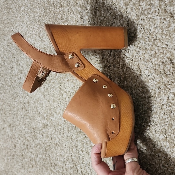 Heels - Picture 3 of 6